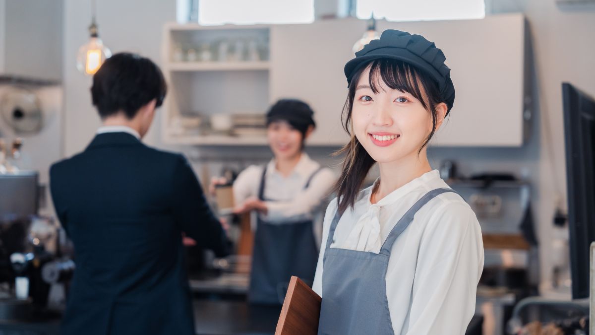 【2026 暑期工讀排班攻略】工讀生工時、加班費、勞保怎麼算?餐飲業 AI 排班一次搞懂